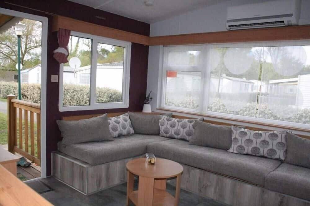 Mobilhome 6/8 pers. in a 4* outdoor village in Gastes, Côte d’Argent