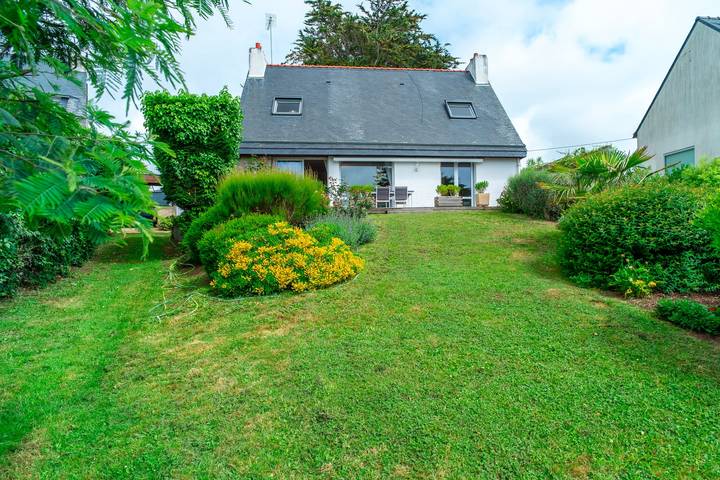 Location de vacances pour 8 personnes, avec jardin et terrasse dans Plage du Roaliguen - 2