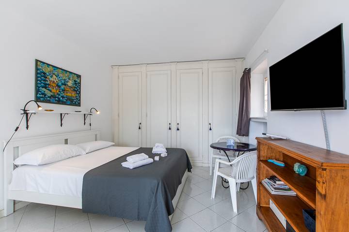 Gîte pour 2 personnes, avec balcon ainsi que piscine et vue sur l’océan à Cap-d'Ail - 3
