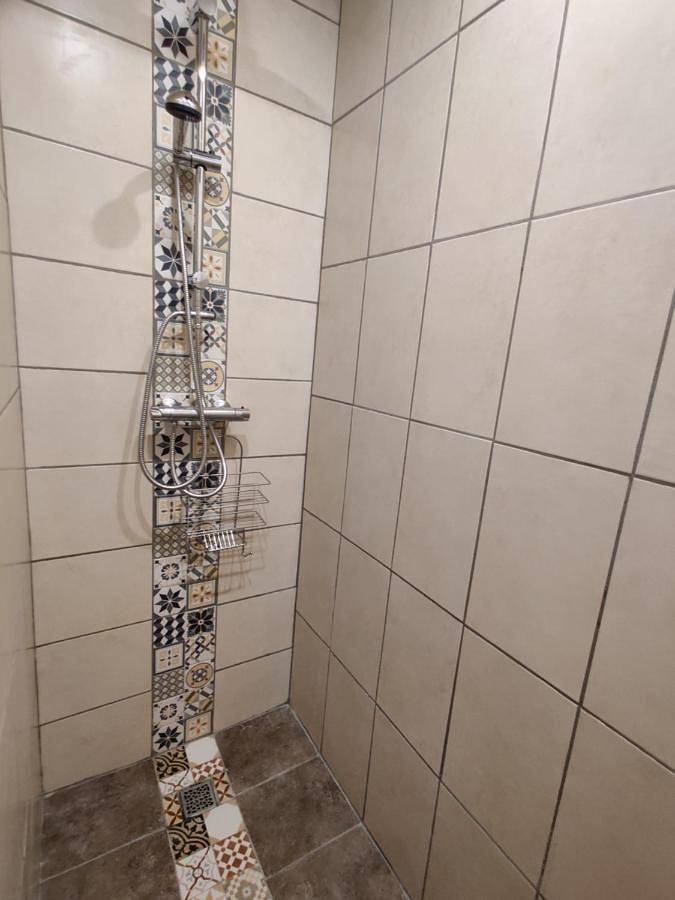 Gîte pour 3 personnes, avec piscine à Sénas - 3