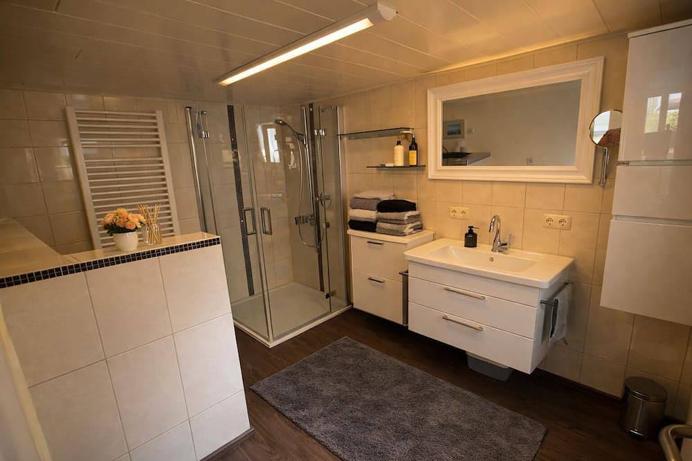 Ganze Wohnung, Ferienwohnung direkt am Rhein – Wasserblick & hundefreundlich, nahe Loreley in Sankt Goarshausen, Mittelrhein