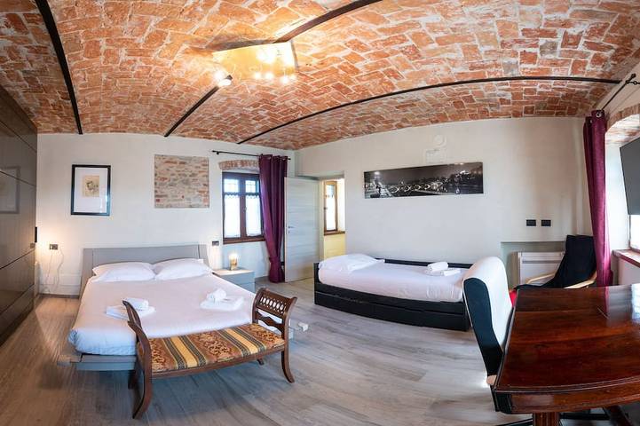 Appartement entier, \"La Picchiera\" 2-room apartment with kitchen and garden, surrounded by vineyards in La Morra, Langhe