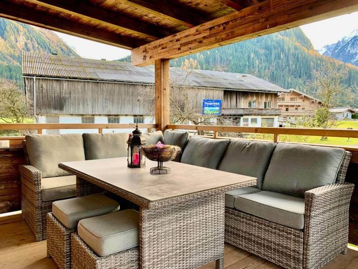 Hütte für 8 Personen, mit Balkon und Whirlpool sowie Terrasse und Garten in Neukirchen am Großvenediger