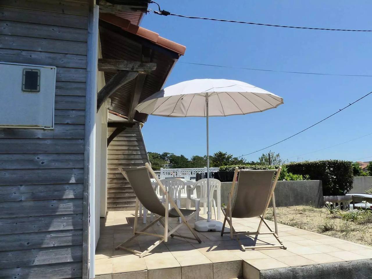 Villa "Dans Le Vent" Teil der Villa mit Terrasse nach Süden. Der Strand zu Fuß. in Hossegor, Côte d’Argent