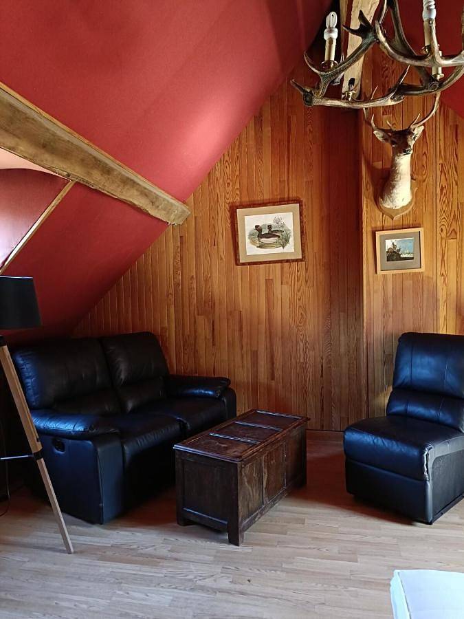 Gîte du Parc Animalier de Boutissaint - Le Cerf in Treigny-Perreuse-Sainte-Colombe, Région d'Auxerre