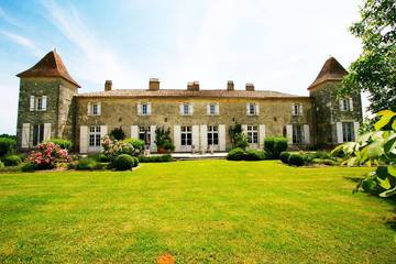 Gîte pour 11 personnes, avec jardin, animaux acceptés à Riocaud