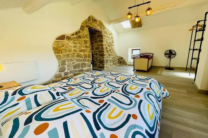 Location de vacances pour 8 personnes, avec piscine ainsi que terrasse et jardin à Planzolles - 4