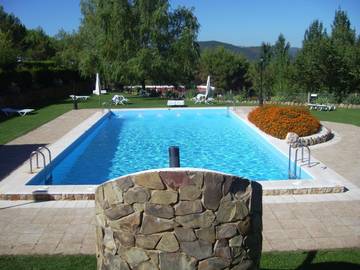 Gîte pour 8 personnes, avec terrasse et vue ainsi que jardin et piscine à Bogarra