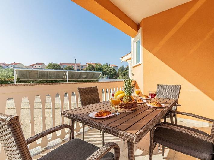 Apartamento entero, Estancia divertida junto a la playa en Banjole in Banjole, Costa sur de Istria