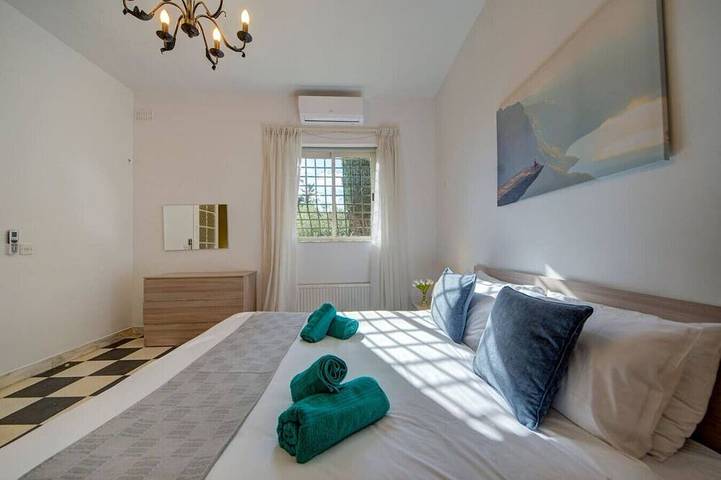 Villa Amora / Super Villa with Skyline City Views in Swieqi, Ilha de Malta