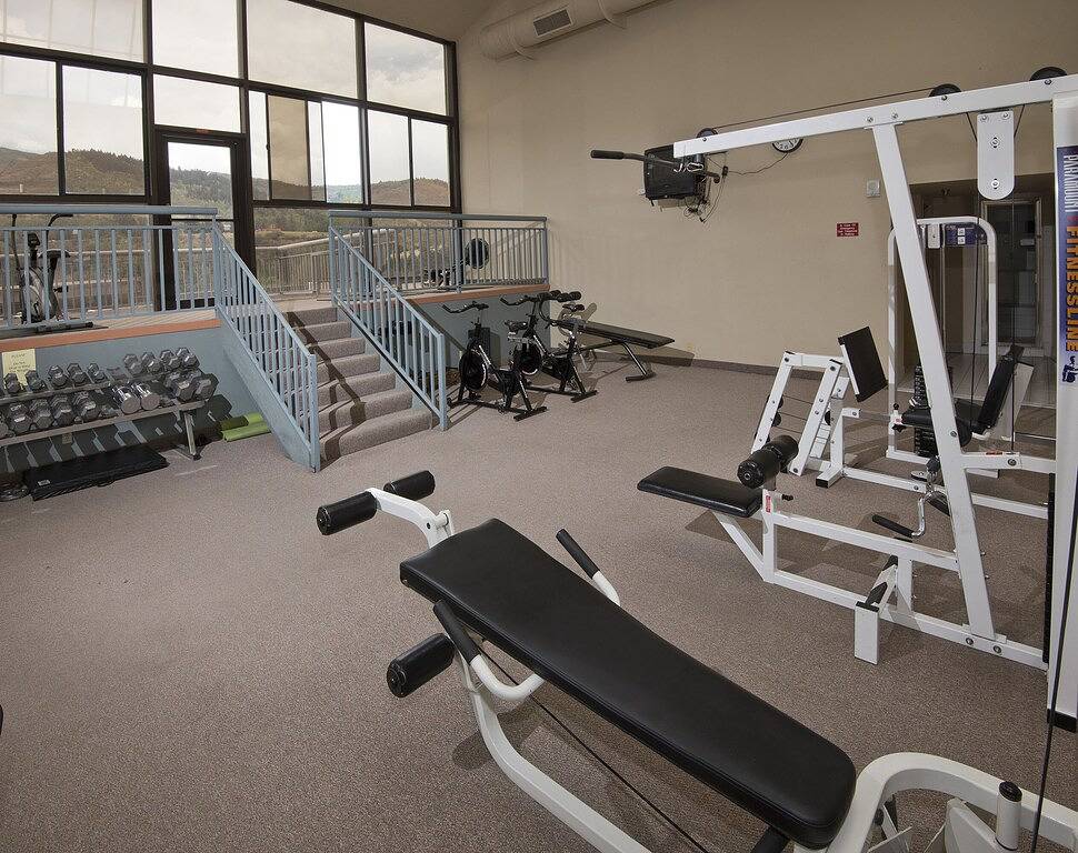 Ganze Wohnung, Steps from Riverfront Gondola, Modern Cozy Condo, Free Underground Parking in Avon, Beaver Creek