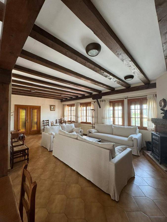 Chalet para 20 personas, con Balcón y Terraza además de Jardín y Piscina para niños en Requena-Utiel