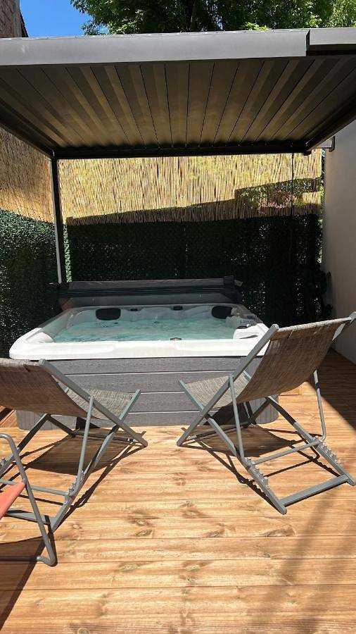 Casa de vacaciones para 3 personas, con jacuzzi además de piscina y jardín - 1