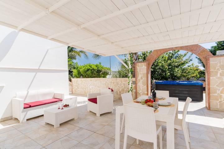 Casa vacanza per 6 persone, con idromassaggio e giardino a Torre Castiglione