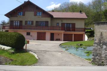Gîte pour 4 personnes, avec balcon et jardin à Miribel-les-Échelles