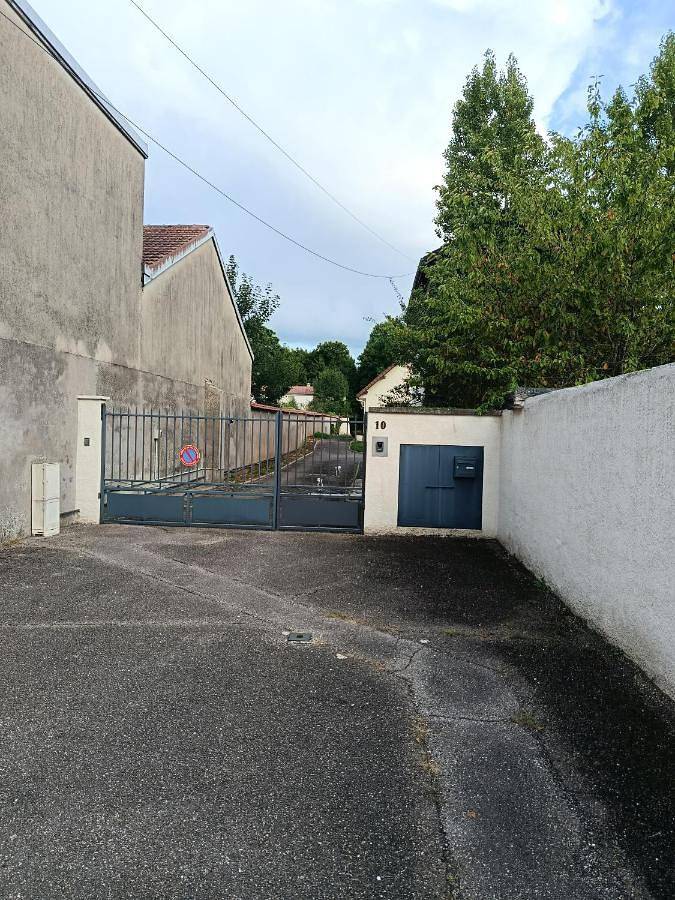 Double Room with Private Bathroom in Chaumont, Haute-Marne