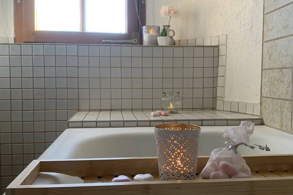 Romantic vacation apartment in a historic castle for 2-3 people in Núremberg, Frankenalb