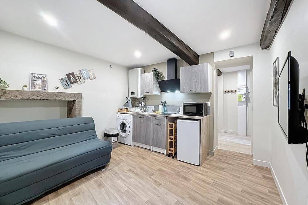 Entire apartment, Brand-new 4-person apartment N°6 in Riom, Riom region