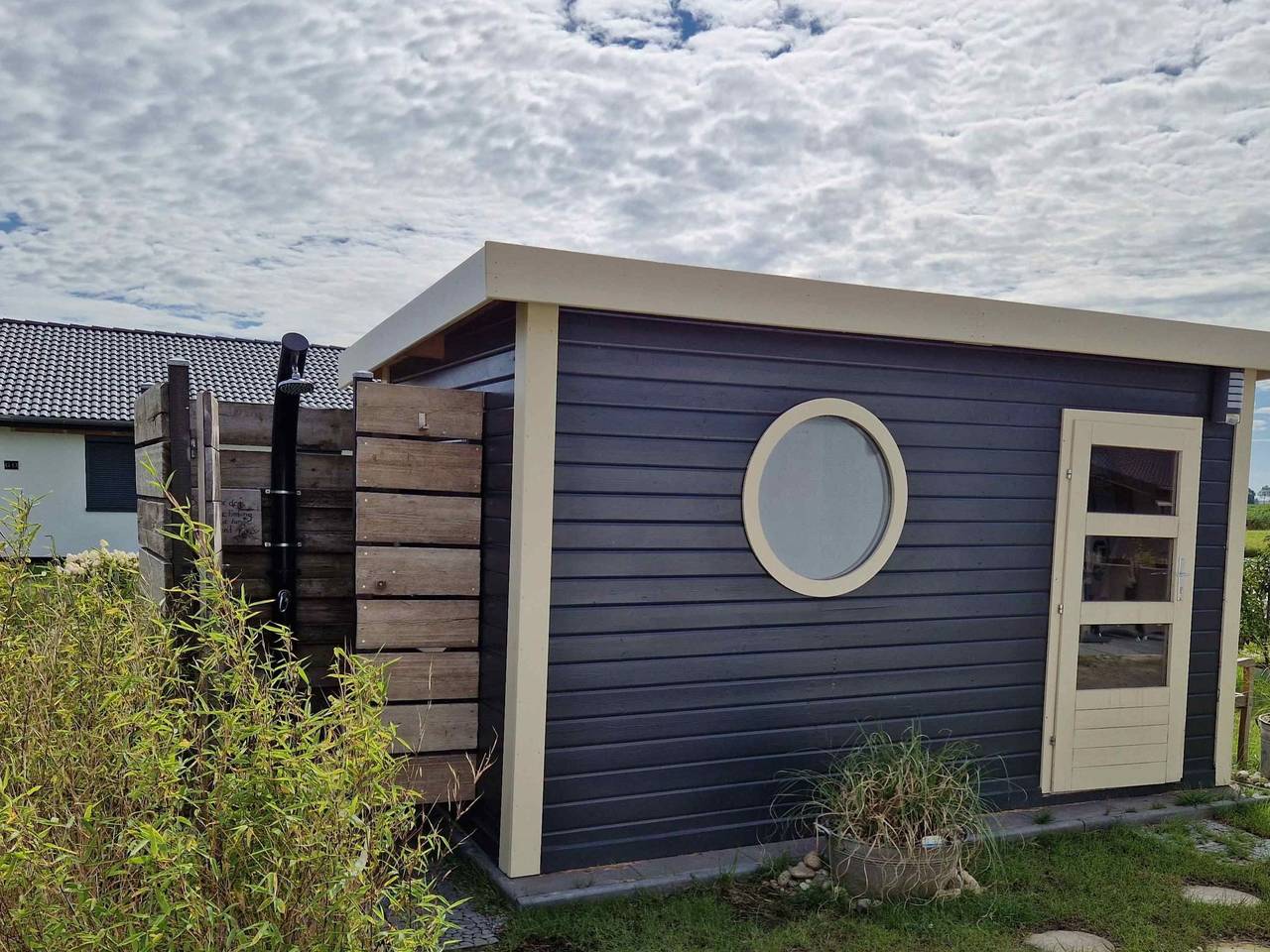 Stilvolle Ferienwohnung, 900 m vom Strand entfernt, mit Grill und Außendusche in Eckwarderhörne, Butjadingen