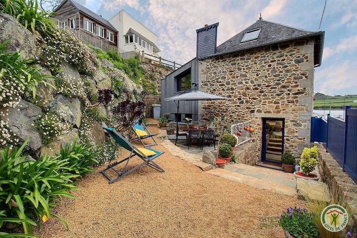 L'Échappée Belle in Plouguiel, Rosa Granitküste