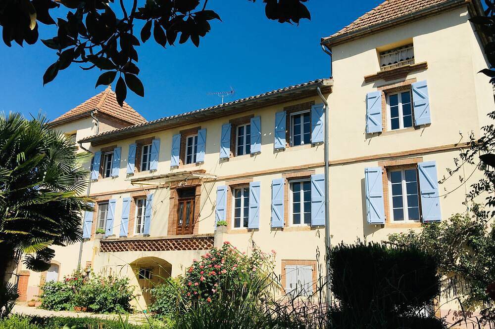 Amplia habitación con piscina (Toulouse-Albi) in Lisle-sur-Tarn, Región de Albi