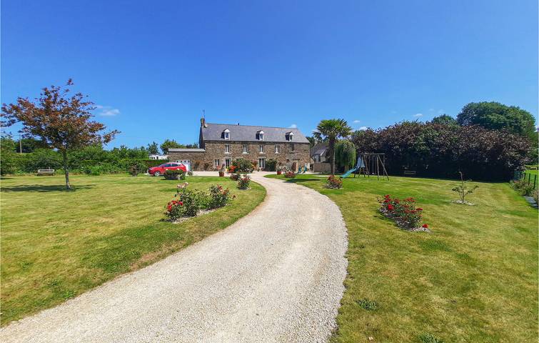 Gîte pour 4 personnes, avec terrasse à Roz-Landrieux - 2
