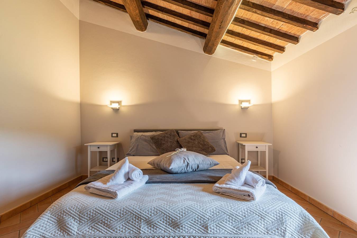 'Giaggiolo' Room with Mountain View, Shared Pool and Wi-Fi in Chianciano Terme, Siena Province