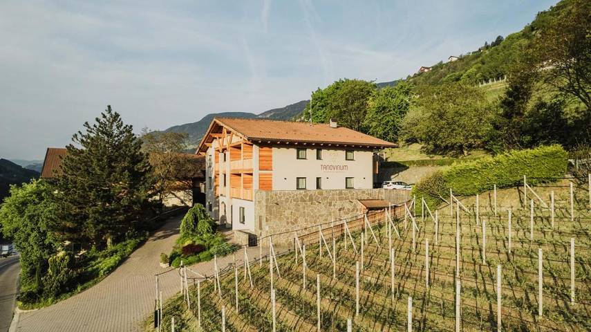 BnB für 4 Personen, mit Garten und Pool sowie Ausblick und Sauna, mit Haustier in Südtirol