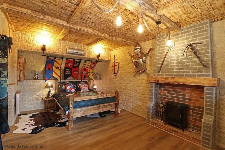 Chambre d’hôte pour 2 personnes, avec Terrasse et Jacuzzi ainsi que Jardin et Piscine dans Orne