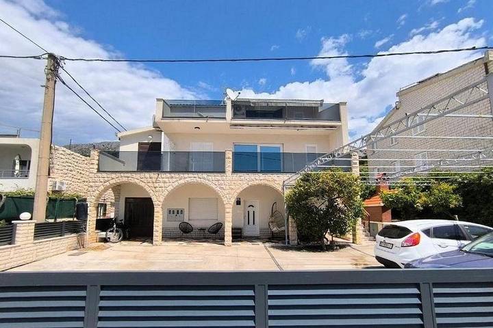 Ganze Wohnung, 2-Zimmer-Ferienwohnung am Strand Podstrana, Split A-25140-a in Podstrana, Split-Dalmatien