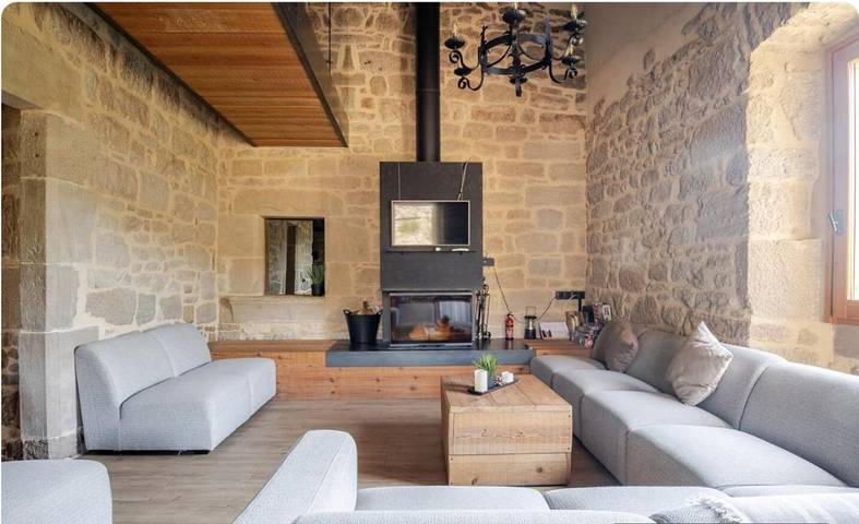 Chalet para 16 personas, con jardín además de piscina y jacuzzi, Familias con niños en Solsonés - 4