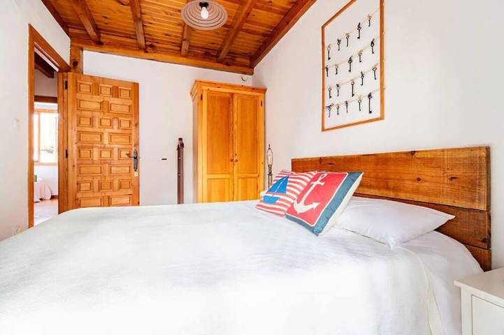 Charming Fisherman's House with patio close to everything. in Comillas, Kantabrische Küste
