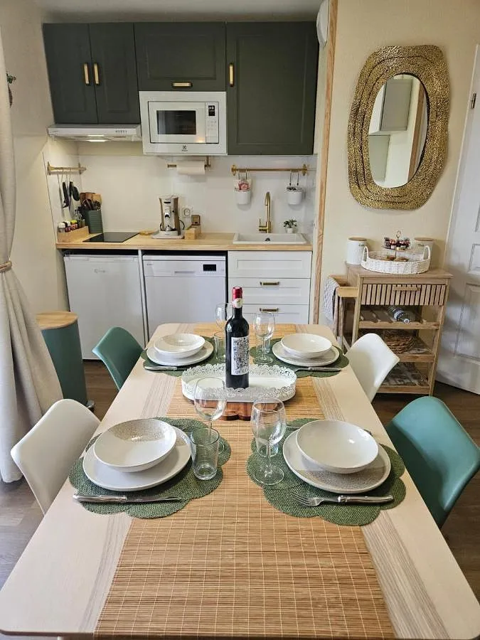 Holiday apartment for 4 people, with terrace and pool as well as lake view - 1