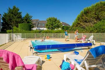 Location de vacances pour 4 personnes, avec vue ainsi que balcon et piscine dans Plage de la Légenèse