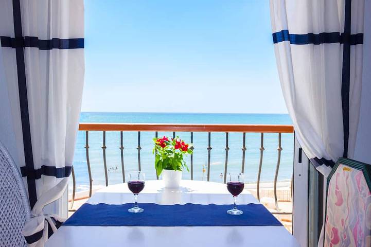 Apartamento entero, Apartamento con piscinas en primera línea playa, vistas del mar impresionantes in San Juan de los Terreros, Pulpí
