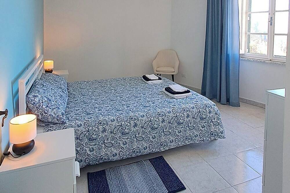 In quiet area, overlooking with sea view, 10 minutes from downtown and the sea in Livorno, Etruskische Küste