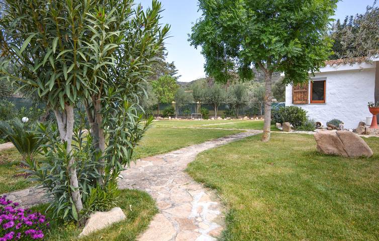 Gemütliche Wohnung mit Garten und Parkplatz - 2,5 km von Porto Sa Ruxi in Solanas, Comune di Sinnai