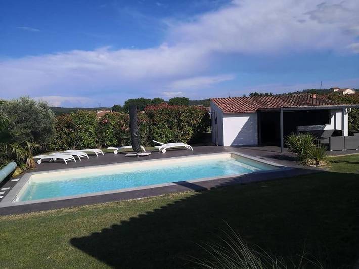 Location de vacances pour 9 personnes, avec piscine ainsi que vue et jardin à Saint-Clément - 2