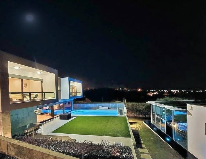 Casa de férias para 20 pessoas, com Varanda e Jacuzzi e ainda Terraço and Jardim em Mafra