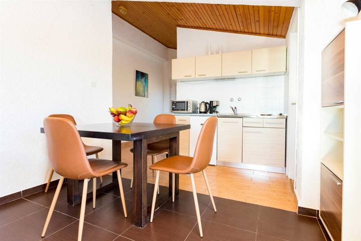 Ferienwohnung für 5 Personen, mit Balkon, mit Haustier in Njivice - 2