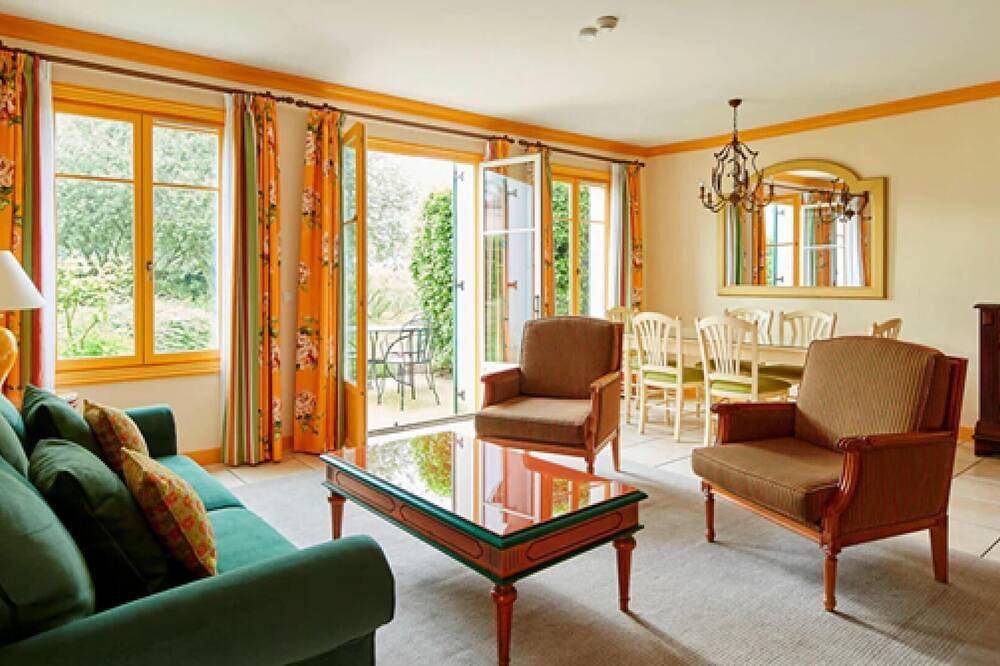 Spacious 2Br Townhouse Near Disneyland Paris in Bailly-Romainvilliers, Seine-et-Marne