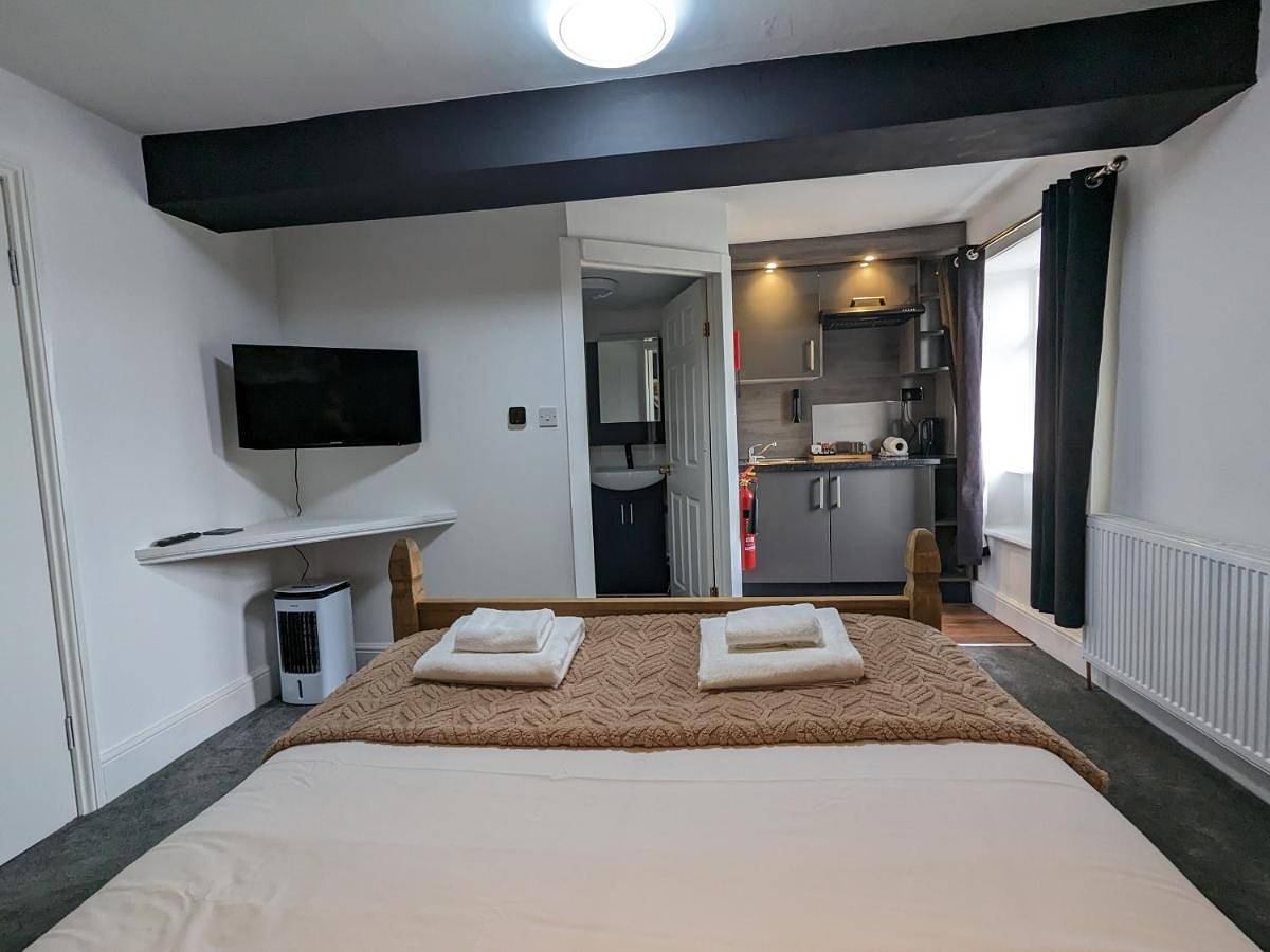 Appartement entier, The White Lion Hotel with Free Parking, 1 Minute Walk to Yate Shopping Centre & Onsite Italian Restaurant in Yate, Gloucestershire du Sud