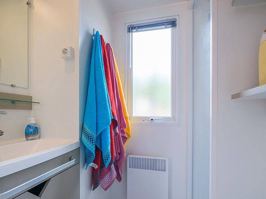 Camping  Le Parc des Roches - Mobilheim 6 personen - Comfort Xl | 3 Schlafz. | 6 Pers. | Erhöhte Terrasse in Saint-Chéron, Essonne
