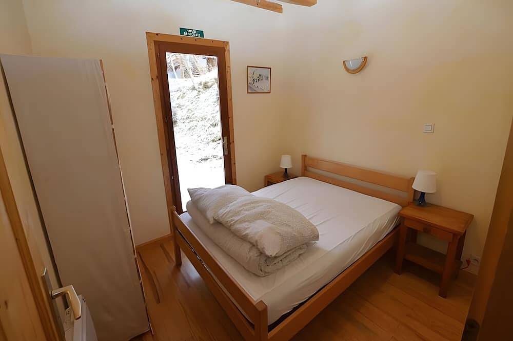 Mountain Chalet for 14 Guests in La Morte, Écrins National Park