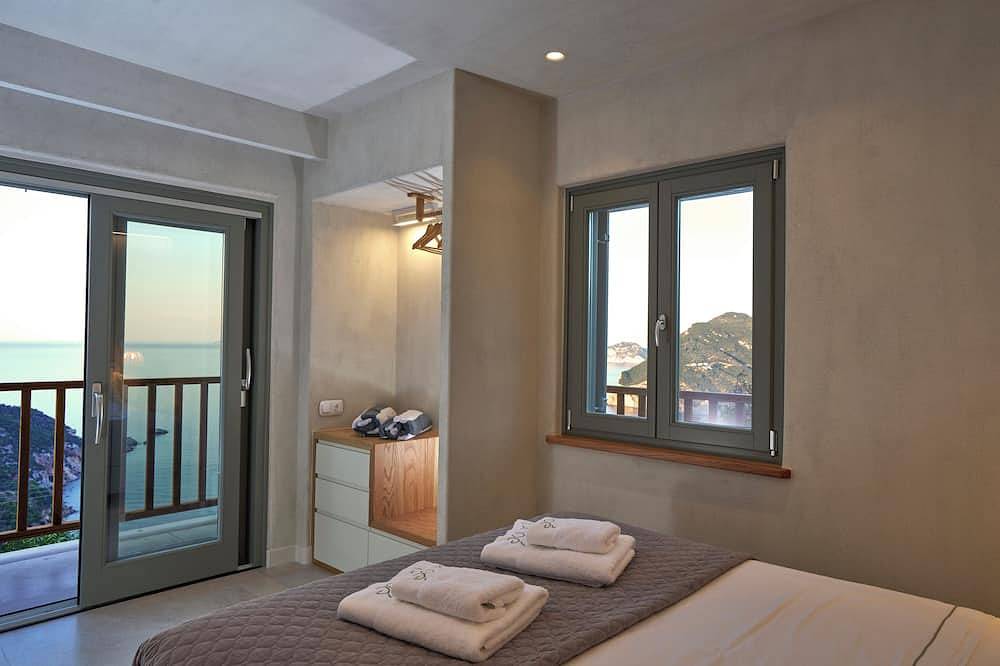 Pnoé Residence is an elegant and modern home that has been fully renovated in Skopelos Stadt, Sporaden