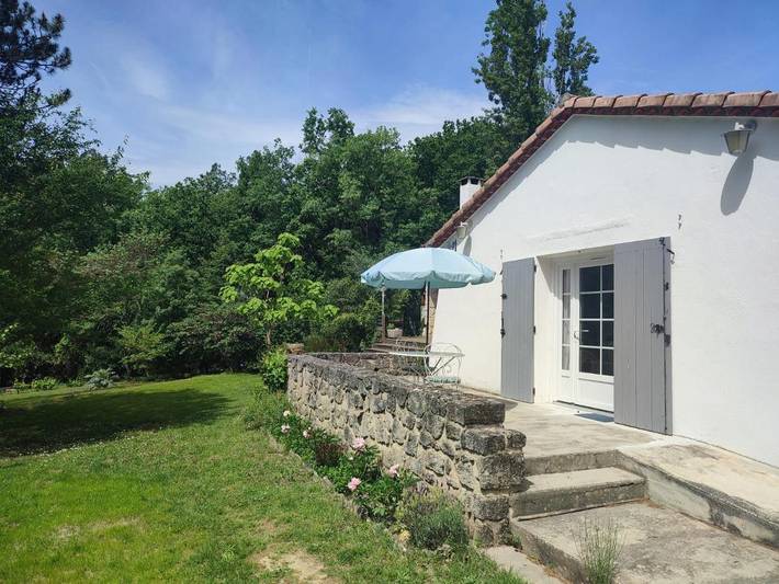 Chambre d’hôte pour 2 personnes, avec Terrasse ainsi que Jardin et Vue à Fozières