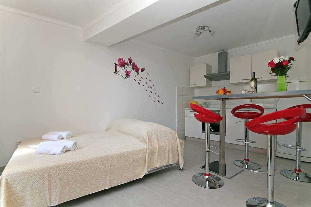 Entire apartment, >>Charming 1 Bedroom Apartment 100m From Sunset Beach, Free Parking<< in Dubrovnik, Grad Dubrovnik