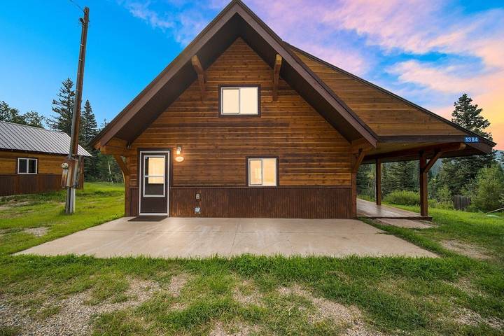 Log cabin for 7 people, with yard and balcony in San Juan National Forest