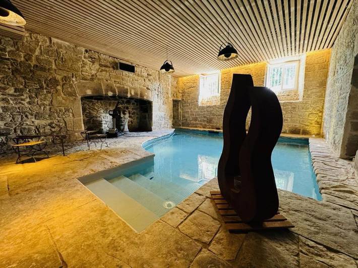 Cottage pour 2 personnes, avec jardin et sauna ainsi que vue et piscine à Aynac