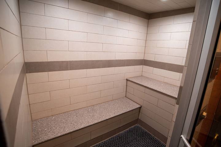 Vacation rental for 8 people, with sauna and balcony as well as pool and hot tub in Frisco